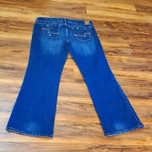 Women's American Eagle Favorite Boyfriend jeans Size 12 Short length.